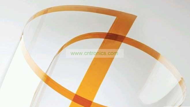 將Willow Glass卷成圓筒狀。