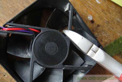 想減少電費嗎？DIY一個迷你風力發(fā)電機吧