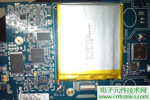 不怕摔的電紙書！一款柔性屏電子書閱讀器拆解