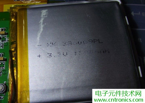 探秘電子紙！一款電紙書的電子墨水屏拆解