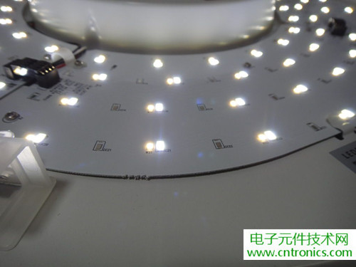 高端大氣上檔次！智能遙控調(diào)光LED吸頂燈拆解