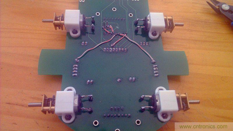 牛人力作！PCB版藍(lán)牙智能小車DIY