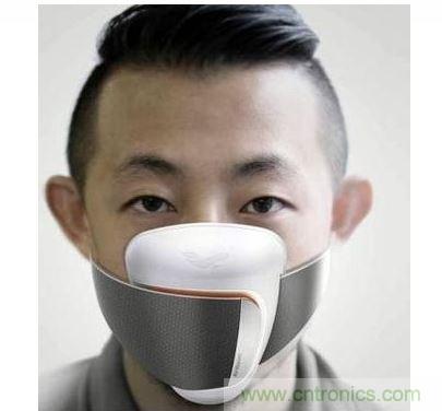 Frog Design 開發(fā)了一款可搭配手機應用程序使用的智能口罩概念原型，內建粒子傳感器，能警告使用者何時該戴上口罩