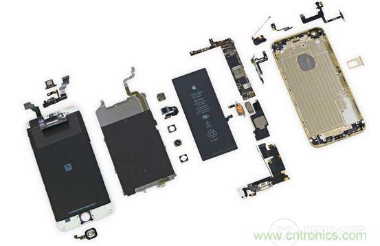 iPhone 6 Plus完全拆卸后可以看到，該產(chǎn)品在較小的空間容納了大量硬件。（來(lái)源：iFixit）