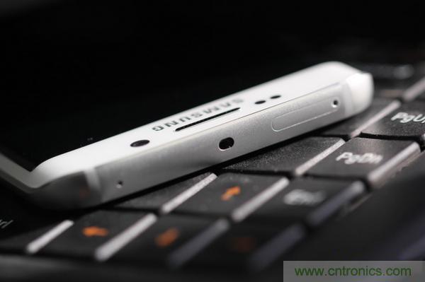 三星S6 Edge+拆解：比S6 Edge加在哪里？