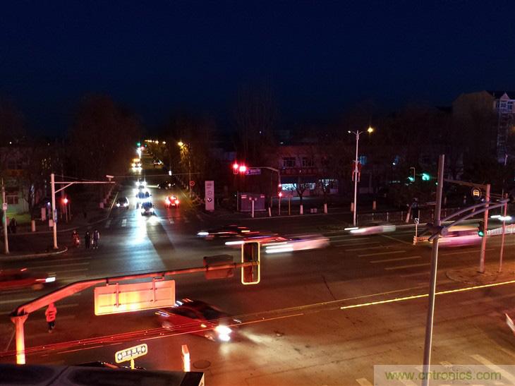 能媲美微單的 Zenfone Zoom測評(píng)：請叫我“奧利奧”拍照手機(jī)