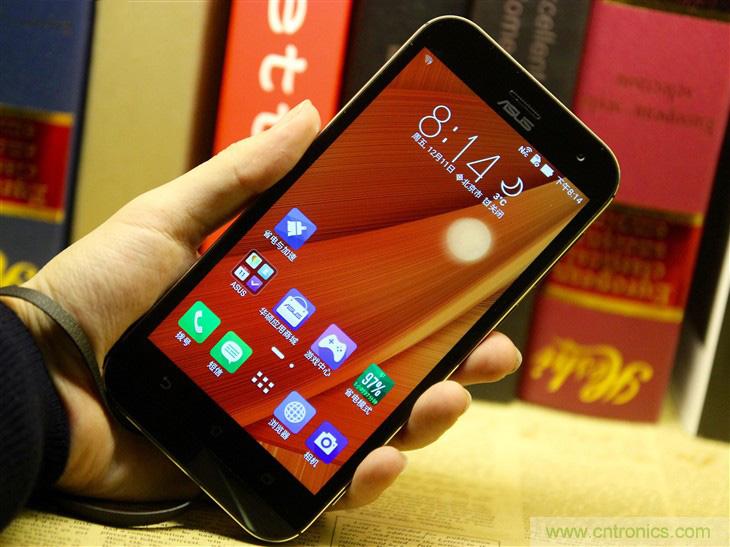 能媲美微單的 Zenfone Zoom測評(píng)：請叫我“奧利奧”拍照手機(jī)