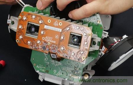 拆解筆記本不過癮，那就來拆拆日本情感機器人吧！