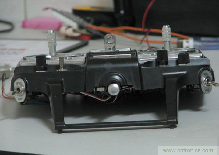無人機 DIY 制作全過程，酷得不要不要的！