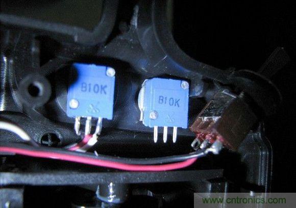 無人機 DIY 制作全過程，酷得不要不要的！