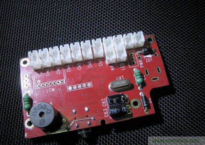 無人機 DIY 制作全過程，酷得不要不要的！