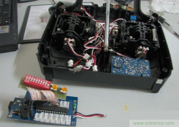 無人機 DIY 制作全過程，酷得不要不要的！