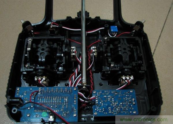 無人機 DIY 制作全過程，酷得不要不要的！