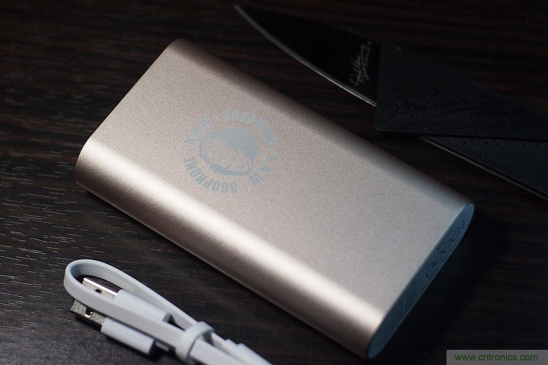 移動(dòng)電源也玩雙引擎？快到你想象不到