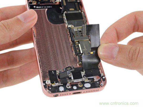 有什么地方?jīng)]有變？iPhone SE真機(jī)拆解