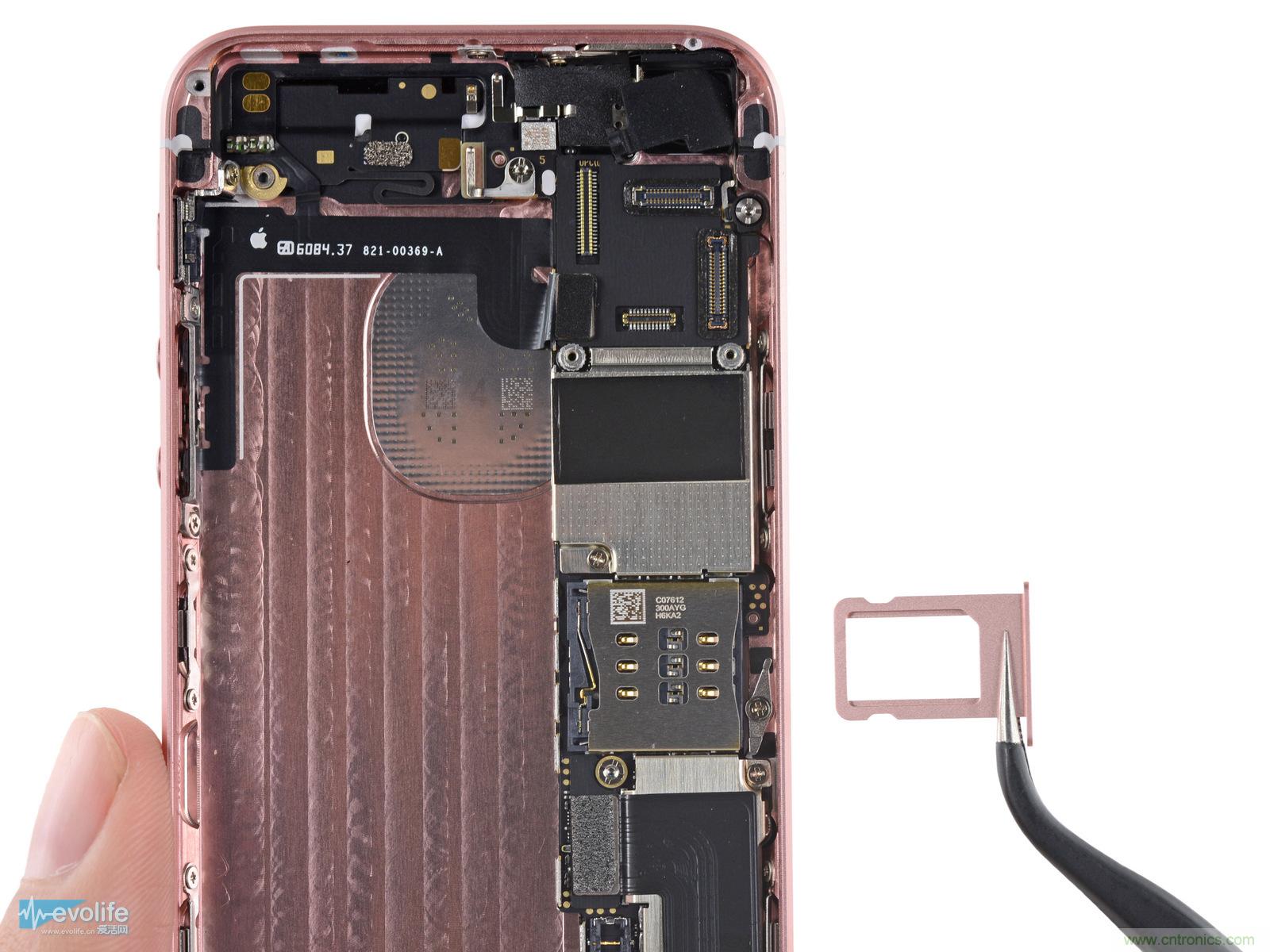 有什么地方?jīng)]有變？iPhone SE真機(jī)拆解