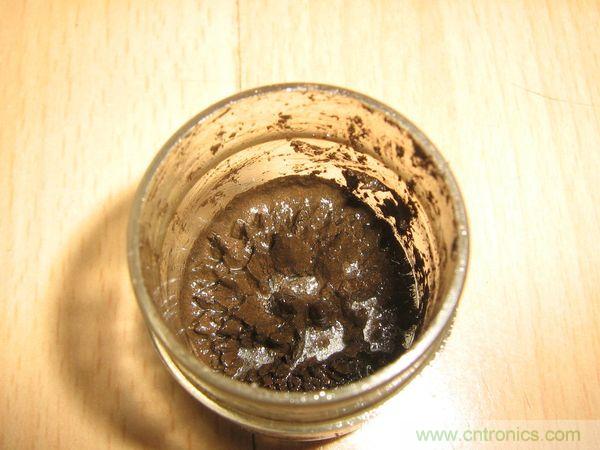 藝術(shù)源于生活，用生活中的物件也能制作磁流體