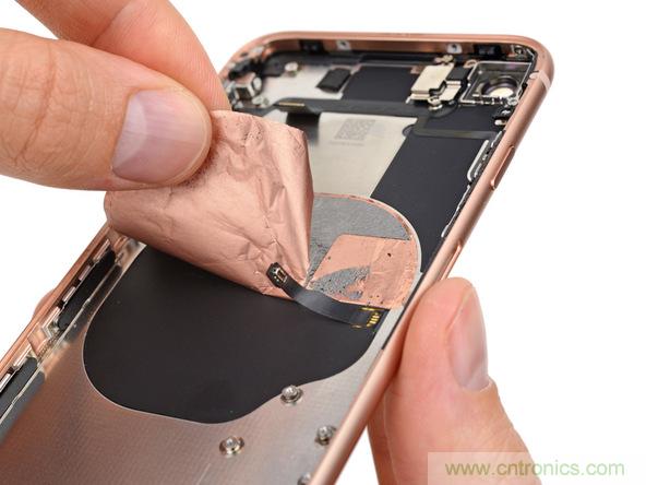 iPhone 8首拆：無(wú)線(xiàn)充電版本的iPhone 7？