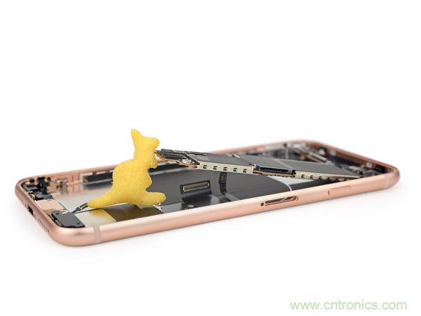 iPhone 8首拆：無(wú)線(xiàn)充電版本的iPhone 7？