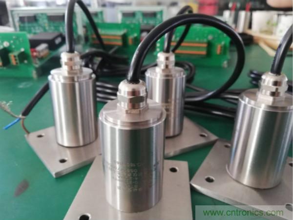 振動(dòng)傳感器的機(jī)電變換原理？主要的分類有哪些？