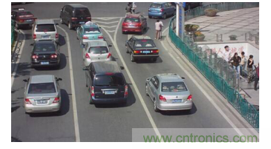 如何在車(chē)流涌動(dòng)的道路上運(yùn)用監(jiān)控系統(tǒng)？