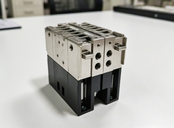 控制信號的“蒲公英”:中間繼電器如何實(shí)現(xiàn)安全的多路分發(fā)與隔離 控制信號的“蒲公英”:中間繼電器如何實(shí)現(xiàn)安全的多路分發(fā)與隔離