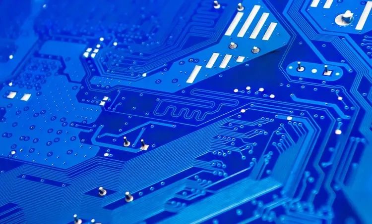 如何決定 PCB 中差分對(duì)的過(guò)孔阻抗？