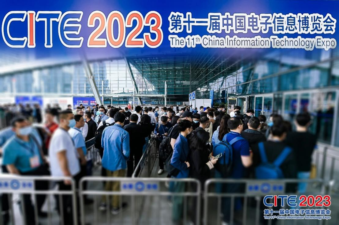 新一代信息通信是深圳工業(yè)“拳頭”產(chǎn)業(yè)，深圳也是國內(nèi)新一代信息通信企業(yè)的最大聚集地。數(shù)據(jù)顯示，作為新一代信息通信產(chǎn)業(yè)重要組成部分，深圳電子信息制造業(yè)2022年產(chǎn)值達(dá)2.48萬億元，占全國六分之一。全球每7臺(tái)智能手機(jī)中就有1臺(tái)是“深圳制造”，通信基站產(chǎn)量占全球1/2。從產(chǎn)業(yè)結(jié)構(gòu)看，深圳電子信息制造業(yè)中，網(wǎng)絡(luò)通信、智能終端產(chǎn)業(yè)產(chǎn)值近萬億元，超高清顯示、半導(dǎo)體和集成電路產(chǎn)業(yè)產(chǎn)值超過千億元。  集成電路產(chǎn)業(yè)取得迅猛的發(fā)展 深圳在全國乃至全球是電子信息產(chǎn)業(yè)重鎮(zhèn)，也是我國集成電路產(chǎn)業(yè)的集散應(yīng)用和設(shè)計(jì)中心。2022年深圳市集成電路進(jìn)口為7012.6億元，約占全國的25%，出口為1360.6億元，占比全國的13.2%，進(jìn)出口的逆差為5652億元，進(jìn)口遠(yuǎn)遠(yuǎn)大于出口。  2022年深圳市集成電路產(chǎn)業(yè)營收為1608.9億元，受行業(yè)周期下滑的影響，2023年上半年，營收約為750億元左右，約下降了6%左右。深圳集成電路產(chǎn)業(yè)呈現(xiàn)出設(shè)計(jì)業(yè)一業(yè)獨(dú)大的現(xiàn)象。2022年設(shè)計(jì)業(yè)規(guī)模為1101.9億元，位居全國各大城市前列。同時(shí)在存儲(chǔ)模組和封測(cè)等領(lǐng)域在全國具有一定的領(lǐng)先優(yōu)勢(shì)。  截止到2022年底，深圳市共有587家集成電路企業(yè)，比上年增加了69家，其中IC設(shè)計(jì)為390家，晶圓制造是7家，其中3家已經(jīng)投產(chǎn)，封測(cè)企業(yè)為70家，設(shè)備企業(yè)79家，材料企業(yè)為41家，深圳集成電路產(chǎn)業(yè)主要聚集南山區(qū)和龍崗區(qū)。  第十二屆中國電子信息博覽會(huì)將在1號(hào)館特別設(shè)立“半導(dǎo)體與集成電路產(chǎn)業(yè)展區(qū)”，展區(qū)將帶來材料、外延、芯片、器件、封裝、半導(dǎo)體設(shè)備和應(yīng)用等新產(chǎn)品、新技術(shù)。中芯國際、聯(lián)發(fā)科技、ITE、中國電子、中電科、華力微、天馬微、華星光電、華大九天、上海微電子、中微半導(dǎo)體、晶盛機(jī)電、ADT、華卓精科、京創(chuàng)先進(jìn)、博捷芯、特思迪、邁為、和研科技、鎂伽、宇晶股份、是德科技、大族、華峰測(cè)控、長川科技、睿勵(lì)、精測(cè)電子、大連佳峰、中科科儀、特斯特、三環(huán)集團(tuán)、長春半導(dǎo)體、飛虹、中電港、華芯微、國微電子、英麥科、西安微電子技術(shù)研究所、北京微電子技術(shù)研究所、芯片技術(shù)研究院、國芯晶源、津上智造、利視達(dá)、美矽微、瑞霏光電、砂電半導(dǎo)、致真精密儀器、中晟等眾多優(yōu)質(zhì)企業(yè)集結(jié)亮相往屆展會(huì)，并帶來了新產(chǎn)品、新技術(shù)的首發(fā)。  聚集產(chǎn)業(yè)生態(tài)“千億級(jí)賽道”鏈接全球 深圳新能源汽車產(chǎn)業(yè)展現(xiàn)出強(qiáng)勁的發(fā)展勢(shì)頭。從今年上半年公布的經(jīng)濟(jì)運(yùn)行數(shù)據(jù)中可以看出，新能源汽車已經(jīng)成為深圳工業(yè)經(jīng)濟(jì)的主流賽道，成為新的支柱型產(chǎn)業(yè)。數(shù)據(jù)顯示，深圳上半年新能源汽車、充電樁產(chǎn)量分別實(shí)現(xiàn)了170.2%和32.6%的同比增長。此外，深圳市智能網(wǎng)聯(lián)汽車集群和新能源集群的增加值也分別實(shí)現(xiàn)了50.6%和20.1%的增長。  深圳憑借其發(fā)達(dá)的電子信息產(chǎn)業(yè)基礎(chǔ)，構(gòu)建了新能源汽車產(chǎn)業(yè)鏈的“三電”“三智”先發(fā)優(yōu)勢(shì)，形成了涵蓋整車、動(dòng)力電池、電機(jī)電控、自動(dòng)駕駛、智能座艙、充電基礎(chǔ)設(shè)施、汽車后市場(chǎng)等領(lǐng)域的完整產(chǎn)業(yè)鏈。這使得深圳在全球范圍內(nèi)成為新能源汽車產(chǎn)業(yè)鏈最完整的城市之一，同時(shí)也是具有全球競(jìng)爭力的新能源汽車和智能網(wǎng)聯(lián)汽車產(chǎn)業(yè)優(yōu)勢(shì)城市。  作為新能源產(chǎn)業(yè)的另一增長極，深圳喊出“一杯咖啡，滿電出發(fā)”的口號(hào)，將全球新能源汽車爭奪的焦點(diǎn)——超充，打造成為新的城市名片。據(jù)了解到2025年，深圳市將建設(shè)超充站300座，“超充/加油”數(shù)量比在國內(nèi)率先達(dá)到1:1；2030年，超充站將增至1000座，完成超充骨干網(wǎng)建設(shè)，超充比加油更方便；2035年，超充站規(guī)模達(dá)到2000座以上，超充將無縫銜接，實(shí)現(xiàn)有路的地方就有充電。  智能移動(dòng)終端館是第十二屆中國電子信息博覽會(huì)主題展館之一，集中展示智能汽車上下游完整產(chǎn)業(yè)鏈及出行、物流、儲(chǔ)能三大應(yīng)用場(chǎng)景，將帶來車載電子設(shè)備、無人車技術(shù)及應(yīng)用、新能源及充換電、城市級(jí)停車充電、智慧交通與出行、智能輔助駕駛與主動(dòng)安全、導(dǎo)航及北斗應(yīng)用、智慧物流等最新技術(shù)、新產(chǎn)品。同期還將舉辦系列主題論壇活動(dòng)，將邀請(qǐng)業(yè)內(nèi)知名企業(yè)、專家以及院士等演講嘉賓參與智能網(wǎng)聯(lián)與自動(dòng)駕駛論壇、城市級(jí)停車充電一體化論壇、低速無人車與智慧物流論壇、2024（第二屆）電子產(chǎn)業(yè)物流發(fā)展論壇、智慧交通與出行論壇等主題展開深入討論。  大數(shù)據(jù)存儲(chǔ)發(fā)展備受矚目 2023年深圳市印發(fā)《深圳市算力基礎(chǔ)設(shè)施高質(zhì)量發(fā)展行動(dòng)計(jì)劃(2024-2025)》。其中提到，到2025年，全市基本形成空間布局科學(xué)合理，規(guī)模體量與極速先鋒城市建設(shè)需求相匹配，計(jì)算力、運(yùn)載力、存儲(chǔ)力及應(yīng)用賦能等方面與數(shù)字經(jīng)濟(jì)高質(zhì)量發(fā)展相適應(yīng)，綠色低碳和自主可控水平顯著提升的先進(jìn)算力基礎(chǔ)設(shè)施布局，構(gòu)建通用、智能、超算和邊緣計(jì)算協(xié)同發(fā)展的多元算力供給體系，打造“多元供給、強(qiáng)算賦能、泛在連接、安全融通”的中國算網(wǎng)城市標(biāo)桿。  基本形成算力多元泛在、存力安全可靠、運(yùn)力優(yōu)質(zhì)互聯(lián)、算存運(yùn)協(xié)同建設(shè)的算力基礎(chǔ)設(shè)施技術(shù)體系。存力方面，本次《計(jì)劃》提出了具體的定量目標(biāo)——到2025年，存儲(chǔ)總量達(dá)到90EB。先進(jìn)存儲(chǔ)容量占比達(dá)到30%以上，重點(diǎn)行業(yè)核心數(shù)據(jù)、重要數(shù)據(jù)災(zāi)備覆蓋率達(dá)到100%。 實(shí)到具體舉措上，《計(jì)劃》則從現(xiàn)金存儲(chǔ)技術(shù)、熱溫冷數(shù)據(jù)分類分級(jí)標(biāo)準(zhǔn)體系、關(guān)鍵行業(yè)數(shù)據(jù)容災(zāi)備份三方面入手。  其中在先進(jìn)存儲(chǔ)技術(shù)中，《計(jì)劃》提出，鼓勵(lì)存算并舉，規(guī)劃建設(shè)與計(jì)算相匹配的存儲(chǔ)體系。加速全閃存、藍(lán)光存儲(chǔ)、硬件高密等技術(shù)部署，構(gòu)建基于先進(jìn)存儲(chǔ)的存力基礎(chǔ)設(shè)施。推動(dòng)存儲(chǔ)系統(tǒng)間數(shù)據(jù)流動(dòng)能力建設(shè)，通過合理的存儲(chǔ)分級(jí)分層，實(shí)現(xiàn)存儲(chǔ)資源的高效管理和利用。  大數(shù)據(jù)與存儲(chǔ)展區(qū)是中國電子信息博覽會(huì)1號(hào)館CITE主題館的特色展區(qū)，展區(qū)將聚焦光存儲(chǔ)、磁存儲(chǔ)、硬盤存儲(chǔ)、閃存、存儲(chǔ)芯?、存儲(chǔ)服務(wù)器、分布式存儲(chǔ)、對(duì)象存儲(chǔ)、軟件定義存儲(chǔ)、云存儲(chǔ)等等熱門產(chǎn)品及技術(shù)。歷屆活動(dòng)吸引了華為、AMD、英偉達(dá)、阿?云、?部數(shù)據(jù)、東芝、希捷、??頓、美光、浪潮、聯(lián)想、曙光、神州數(shù)碼、戴爾、易華錄、云仲儲(chǔ)存、星?天合、優(yōu)刻得、云祺、?驤、憶數(shù)存儲(chǔ)、憶恒創(chuàng)源、寶存、杉巖、?普微、星震同源、瑞馳、江波?、時(shí)創(chuàng)意、宏芯宇、寶德、國鑫、信維、鎧俠、五?、?道云?、?城超云、威健、安擎、坤前、世紀(jì)互聯(lián)、瀾起、唯??絡(luò)、同泰怡、北納、XDC、川源、邁存等?業(yè)內(nèi)優(yōu)秀企業(yè)參展。  CITE2024順勢(shì)而上，共創(chuàng)產(chǎn)業(yè)新篇章 在深圳這片活力四溢的土地上，電子信息產(chǎn)業(yè)正蓬勃發(fā)展，展現(xiàn)出無限生機(jī)與活力。作為中國電子信息產(chǎn)業(yè)的重要一環(huán)，深圳不僅引領(lǐng)著國內(nèi)技術(shù)前沿，更在國際舞臺(tái)上大放異彩。  作為全球電子信息產(chǎn)業(yè)的風(fēng)向標(biāo)，中國電子信息博覽會(huì)（CITE）已經(jīng)成功舉辦了十一屆，每一屆都吸引了眾多參展商和觀眾的積極參與，使得CITE成為了業(yè)界的年度盛事。第十二屆中國電子信息博覽會(huì)（CITE2024）將于2023年4月9日至11日在深圳會(huì)展中心（福田）盛大舉行。展會(huì)面積近十萬平方米，匯聚了來自全球各地的1500余家頂尖企業(yè)，他們將共同展示電子信息產(chǎn)業(yè)的最新成果和未來趨勢(shì)。預(yù)計(jì)將吸引超10萬名專業(yè)觀眾和業(yè)內(nèi)人士前來參觀和交流，共同探討行業(yè)動(dòng)態(tài)和發(fā)展趨勢(shì)。  本屆博覽會(huì)以 “追求卓越，數(shù)創(chuàng)未來”為主題，設(shè)有30個(gè)專業(yè)展區(qū)，包括CITE主題館、新型顯示及應(yīng)用館、光儲(chǔ)充主題館、消費(fèi)電子及體育科技館 、電子競(jìng)技智能科技館、電子信息產(chǎn)業(yè)應(yīng)用館、智能移動(dòng)終端館、基礎(chǔ)電子館、數(shù)字貿(mào)易生態(tài)館等。這些展區(qū)將全面展示中國電子信息產(chǎn)業(yè)的最新發(fā)展成果和未來趨勢(shì)。  CITE2024還將創(chuàng)新性地推出“1+1+8+N”活動(dòng)方陣，包括1場(chǎng)中國電子信息博覽會(huì)開幕峰會(huì)、1場(chǎng)新一代信息技術(shù)產(chǎn)業(yè)創(chuàng)新產(chǎn)品評(píng)選活動(dòng)、8大專業(yè)重點(diǎn)領(lǐng)域方向活動(dòng)以及N場(chǎng)平行論壇活動(dòng)。同時(shí)，本屆CITE展將重點(diǎn)關(guān)注智慧家庭、智慧終端、集成電路、智能機(jī)器人、智能制造、電子元器件、大數(shù)據(jù)與存儲(chǔ)等全社會(huì)關(guān)注的熱點(diǎn)領(lǐng)域。  在這樣利好的背景下，CITE2024不僅是中國電子信息產(chǎn)業(yè)的盛會(huì)，更是全球電子信息產(chǎn)業(yè)交流和合作的平臺(tái)。我們期待在深圳與您共同見證這一電子信息行業(yè)的年度盛事。  觀眾報(bào)名已全面開啟，掃描下方二維碼獲參觀門票   媒體聯(lián)系： 楊碧敏 CITE2024組委會(huì) Tel：010-51662329-83 email：1295360780@qq.cn
